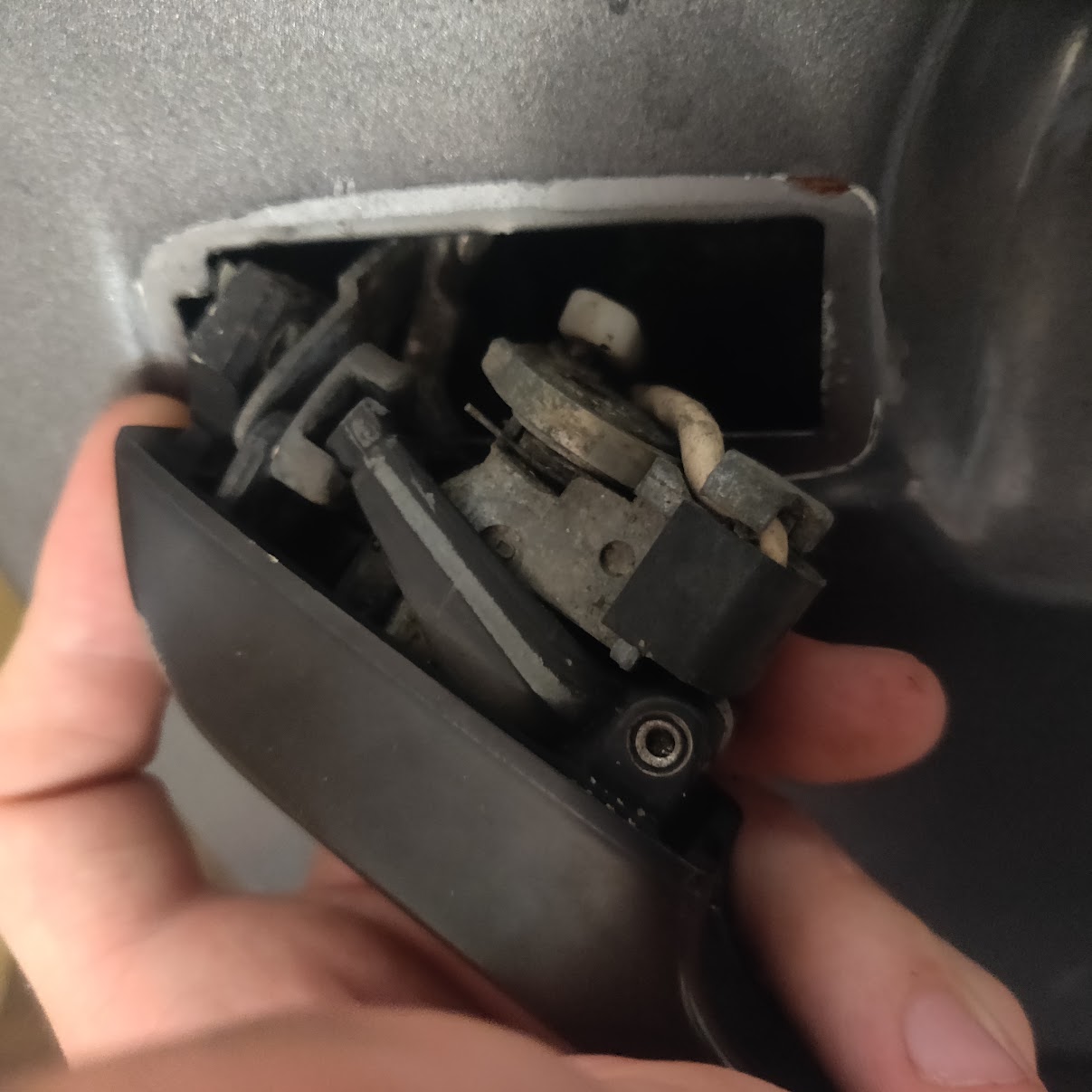 Outer handle mechanics